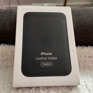 iPhone leather wallet MagSafe